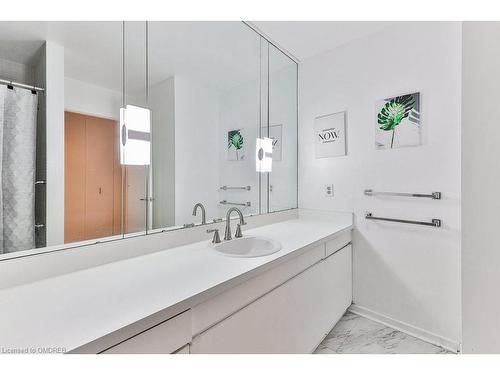 2225 Shardawn Mews, Mississauga, ON - Indoor Photo Showing Bathroom