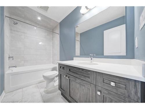 9 Ridgemount Street, Kitchener, ON - Indoor Photo Showing Bathroom
