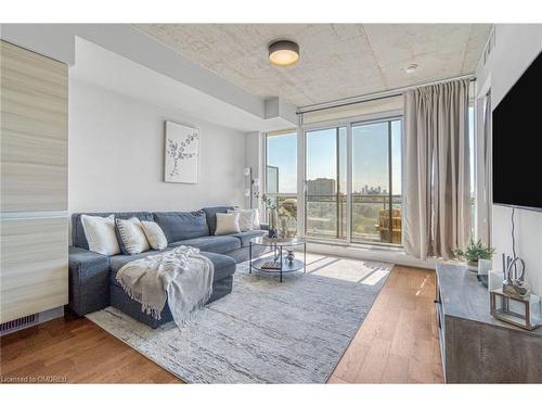 910-20 Minowan Miikan Lane, Toronto, ON - Indoor Photo Showing Living Room