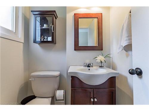 437 Ontario Street N, Milton, ON - Indoor Photo Showing Bathroom