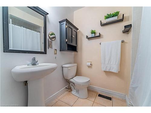 437 Ontario Street N, Milton, ON - Indoor Photo Showing Bathroom