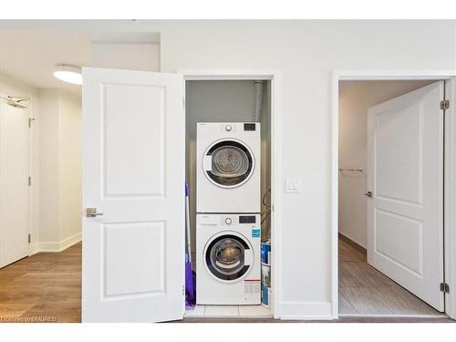805-297 Oak Walk Drive, Oakville, ON - Indoor Photo Showing Laundry Room