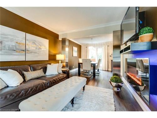 1125 Grandeur Crescent, Oakville, ON - Indoor Photo Showing Living Room