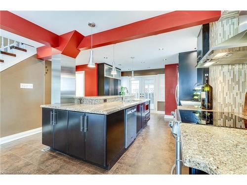 1125 Grandeur Crescent, Oakville, ON - Indoor Photo Showing Kitchen With Upgraded Kitchen