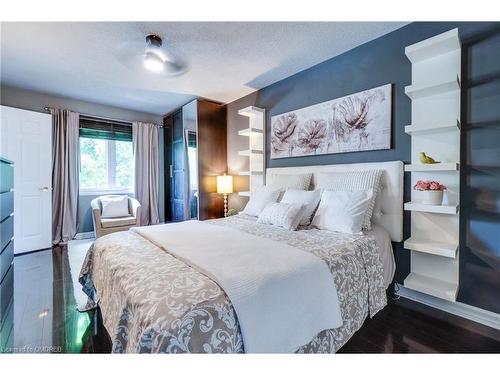 1125 Grandeur Crescent, Oakville, ON - Indoor Photo Showing Bedroom