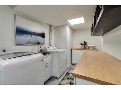 1125 Grandeur Crescent, Oakville, ON - Indoor Photo Showing Laundry Room
