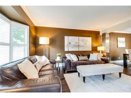 1125 Grandeur Crescent, Oakville, ON - Indoor Photo Showing Living Room
