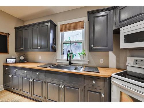 2580 Edenhurst Drive, Mississauga, ON - Indoor Photo Showing Kitchen With Double Sink