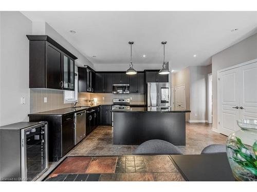 3198 Saltaire Crescent, Oakville, ON - Indoor Photo Showing Kitchen With Upgraded Kitchen