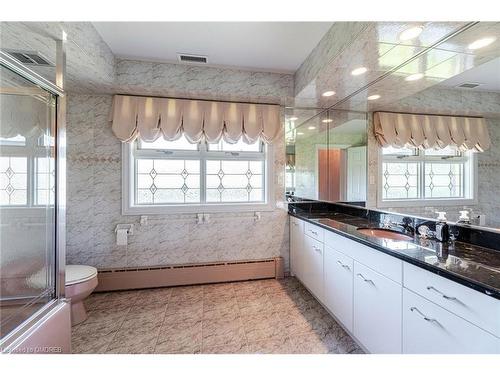 2 Tupper Boulevard, Grimsby, ON - Indoor Photo Showing Bathroom