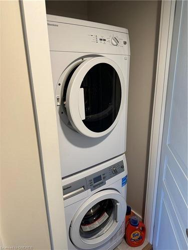 3135 Mintwood Circle, Oakville, ON - Indoor Photo Showing Laundry Room