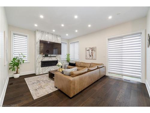 1164 Bridge Road, Oakville, ON - Indoor Photo Showing Living Room