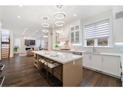 1164 Bridge Road, Oakville, ON - Indoor Photo Showing Kitchen With Upgraded Kitchen