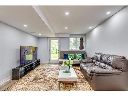 3129 Riverpath Common, Oakville, ON - Indoor Photo Showing Living Room