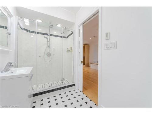 258 Northshore Boulevard W, Burlington, ON - Indoor Photo Showing Bathroom