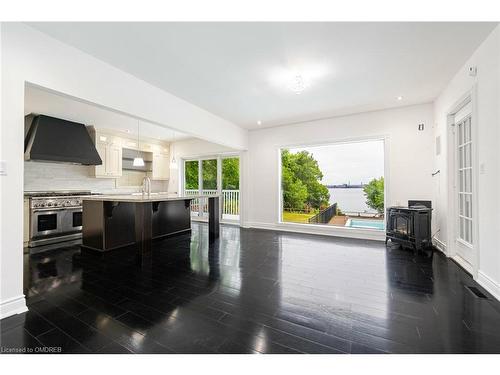 258 Northshore Boulevard W, Burlington, ON - Indoor Photo Showing Kitchen