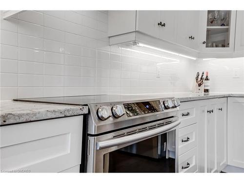 3293 Mockingbird Common, Oakville, ON - Indoor Photo Showing Kitchen