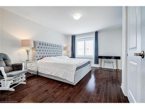 3293 Mockingbird Common, Oakville, ON - Indoor Photo Showing Bedroom