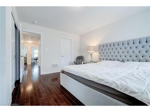 3293 Mockingbird Common, Oakville, ON - Indoor Photo Showing Bedroom