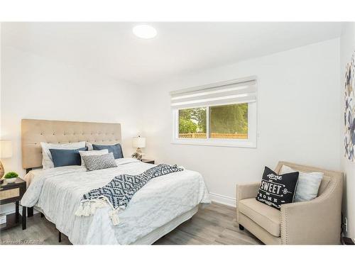 7021 Whitman Avenue, Niagara Falls, ON - Indoor Photo Showing Bedroom