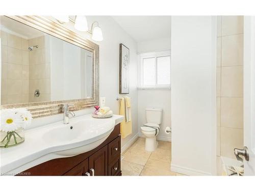 7021 Whitman Avenue, Niagara Falls, ON - Indoor Photo Showing Bathroom