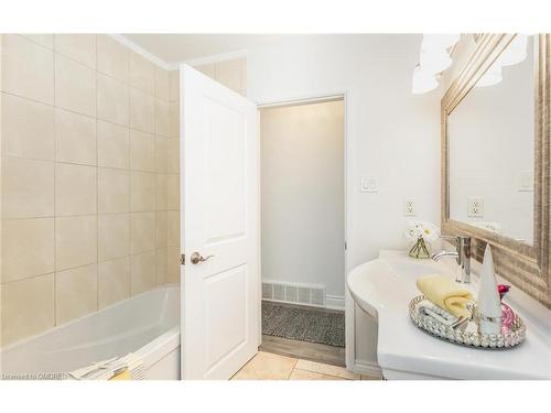 7021 Whitman Avenue, Niagara Falls, ON - Indoor Photo Showing Bathroom