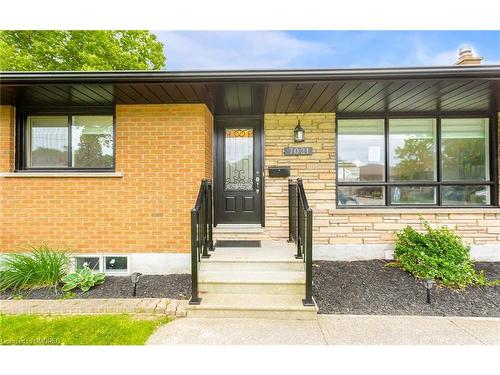 7021 Whitman Avenue, Niagara Falls, ON - Outdoor With Deck Patio Veranda