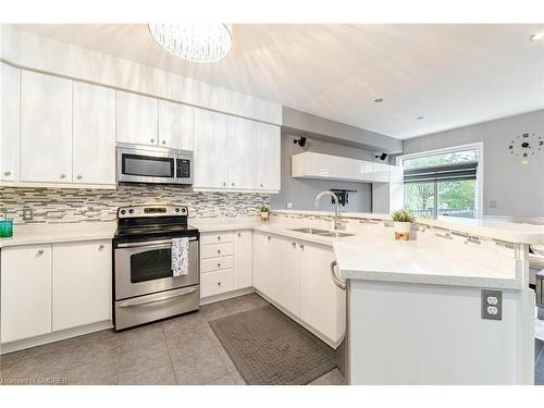 651 Farmstead Drive, Milton, ON - Indoor Photo Showing Kitchen With Double Sink With Upgraded Kitchen