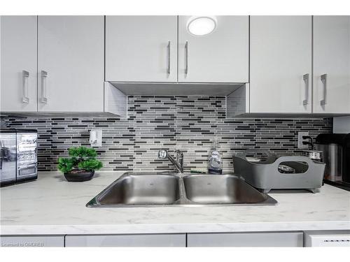 1104-30 Chapman Court, London, ON - Indoor Photo Showing Kitchen With Double Sink