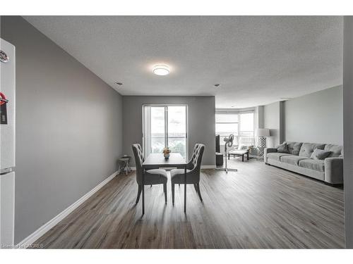 1104-30 Chapman Court, London, ON - Indoor