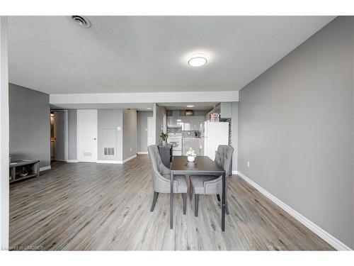 1104-30 Chapman Court, London, ON - Indoor Photo Showing Dining Room