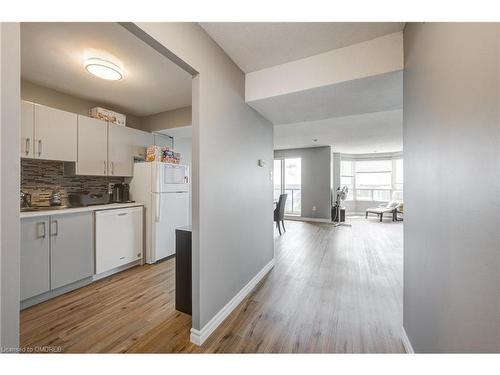 1104-30 Chapman Court, London, ON - Indoor Photo Showing Kitchen