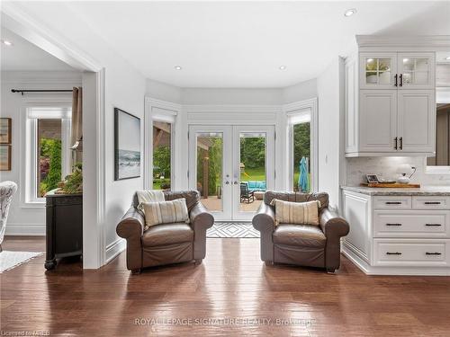 10 Forest Ridge Crescent, Limehouse, ON - Indoor Photo Showing Living Room