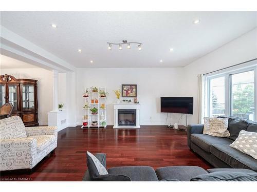 72 Hinrichs Crescent, Cambridge, ON - Indoor Photo Showing Living Room With Fireplace