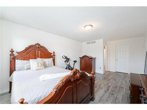 72 Hinrichs Crescent, Cambridge, ON - Indoor Photo Showing Bedroom