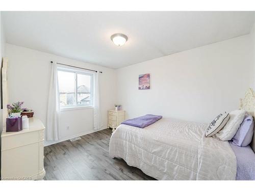 72 Hinrichs Crescent, Cambridge, ON - Indoor Photo Showing Bedroom