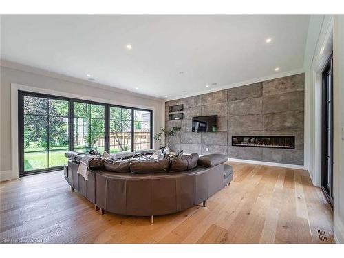 584 Fourth Line, Oakville, ON - Indoor Photo Showing Living Room With Fireplace