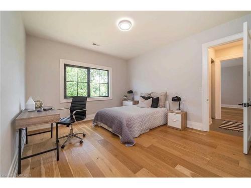 584 Fourth Line, Oakville, ON - Indoor Photo Showing Bedroom