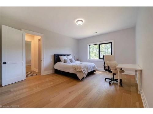 584 Fourth Line, Oakville, ON - Indoor Photo Showing Bedroom