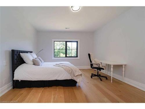 584 Fourth Line, Oakville, ON - Indoor Photo Showing Bedroom