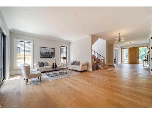 584 Fourth Line, Oakville, ON - Indoor Photo Showing Living Room