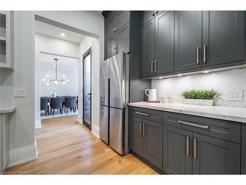 584 Fourth Line, Oakville, ON - Indoor Photo Showing Kitchen With Upgraded Kitchen