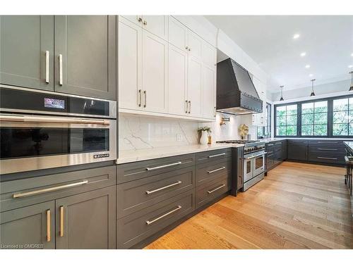 584 Fourth Line, Oakville, ON - Indoor Photo Showing Kitchen With Upgraded Kitchen