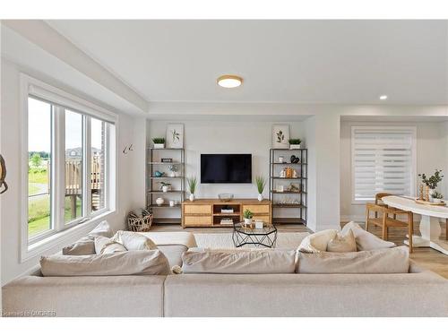 68 Great Falls Boulevard, Waterdown, ON - Indoor Photo Showing Living Room