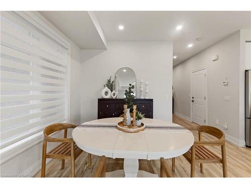 68 Great Falls Boulevard, Waterdown, ON - Indoor Photo Showing Dining Room