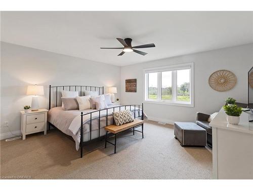 68 Great Falls Boulevard, Waterdown, ON - Indoor Photo Showing Bedroom