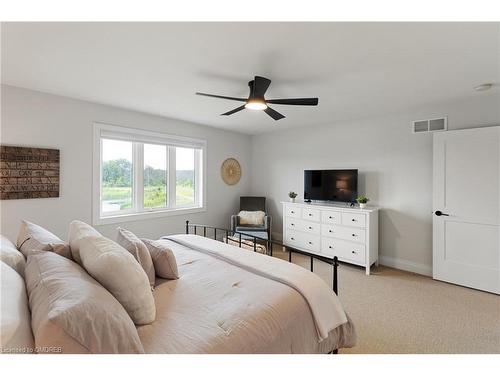 68 Great Falls Boulevard, Waterdown, ON - Indoor Photo Showing Bedroom