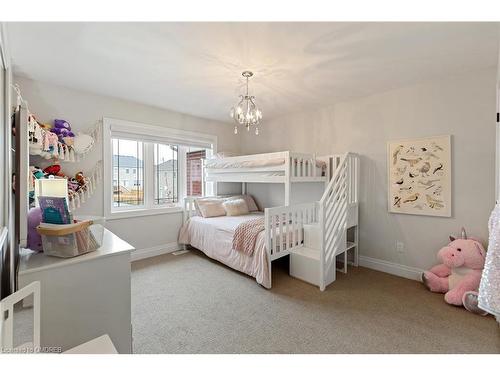 68 Great Falls Boulevard, Waterdown, ON - Indoor Photo Showing Bedroom