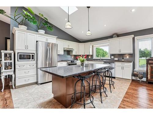 4864 Cherry Avenue N, Lincoln, ON - Indoor Photo Showing Kitchen With Upgraded Kitchen