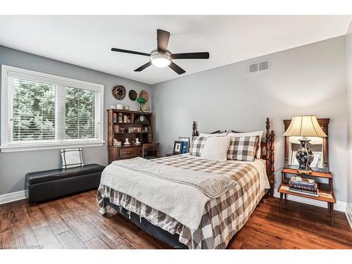 4864 Cherry Avenue N, Lincoln, ON - Indoor Photo Showing Bedroom